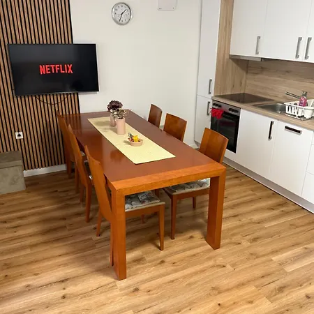 La Hiska Catez With Tickets - Each Guest Gets 2 Entries Per Day