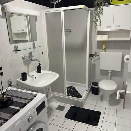 La Hiska Catez With Tickets - Each Guest Gets 2 Entries Per Day *