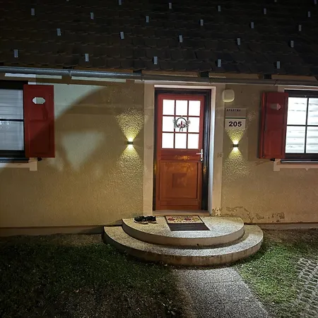 La Hiska Catez With Tickets - Each Guest Gets 2 Entries Per Day