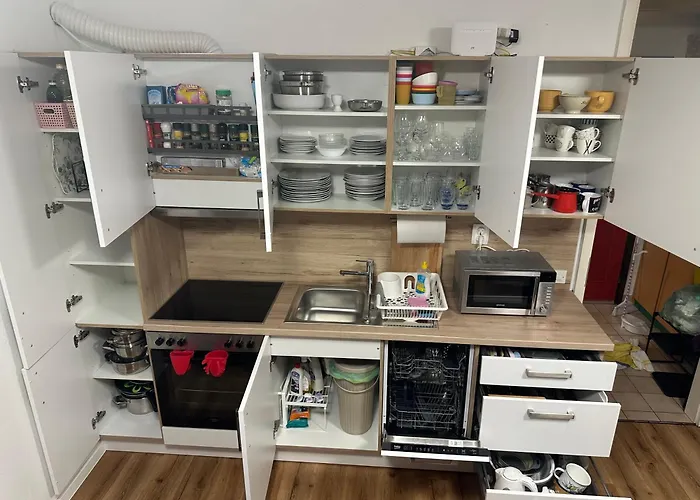 La Hiska Catez With Tickets - Each Guest Gets 2 Entries Per Day *