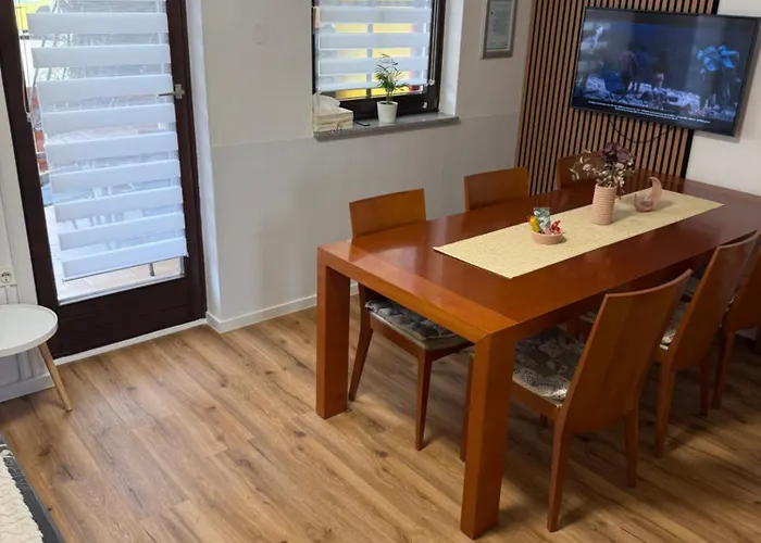 La Hiska Catez With Tickets - Each Guest Gets 2 Entries Per Day Catez ob Savi