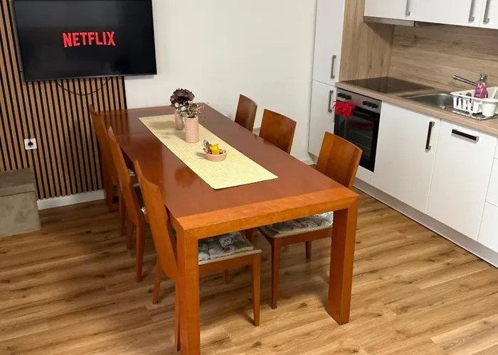 La Hiska Catez With Tickets - Each Guest Gets 2 Entries Per Day