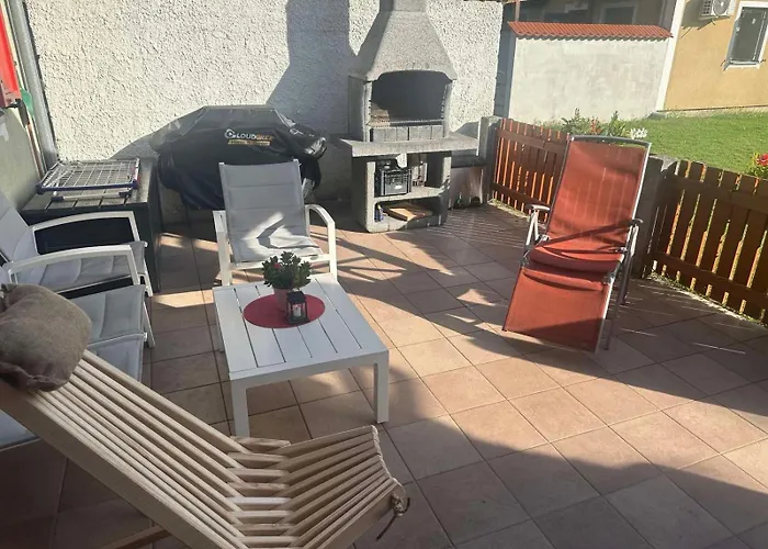 La Hiska Catez With Tickets - Each Guest Gets 2 Entries Per Day Počitniška hiša